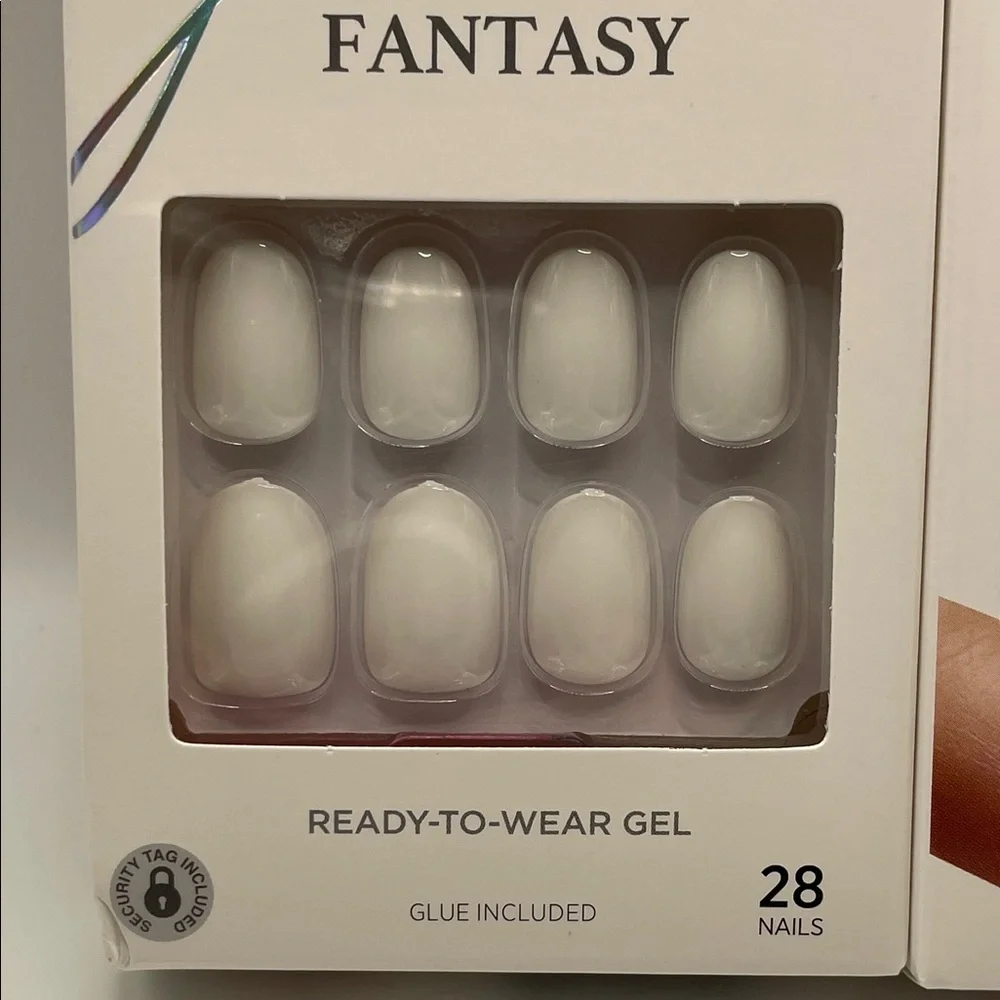 Kiss Multi-Pack Nail Set – White, Nude & Red Styles - Picture 2 of 6